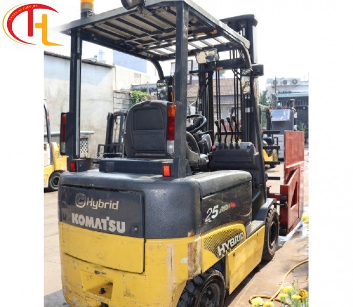 XE NÂNG KẸP VUÔNG 2,5 TẤN