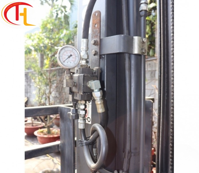 XE NÂNG KẸP VUÔNG 2,5 TẤN