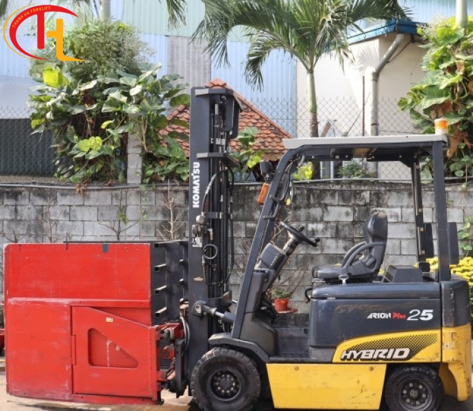 XE NÂNG KẸP VUÔNG 2,5 TẤN
