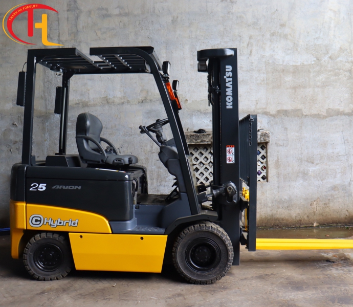 XE NÂNG ĐIỆN NGỒI LÁI KOMATSU 2,5 TẤN