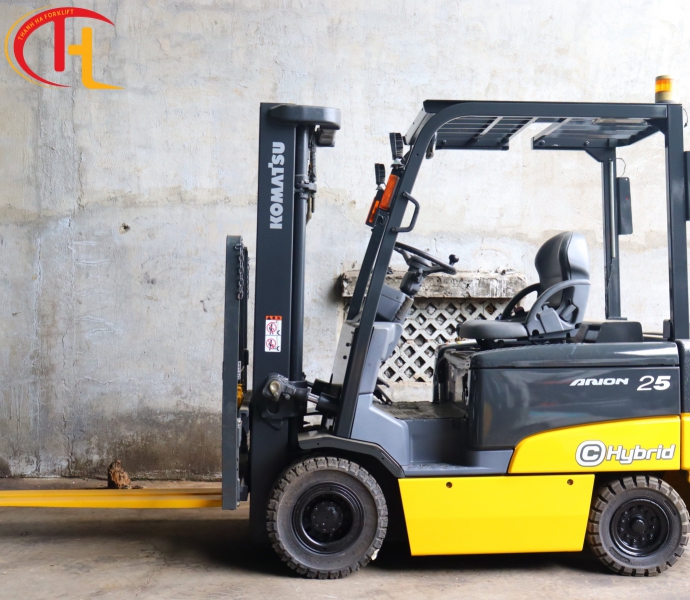 XE NÂNG ĐIỆN NGỒI LÁI KOMATSU 2,5 TẤN