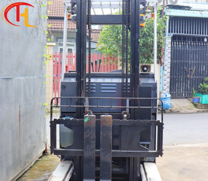XE NÂNG ĐIỆN ĐỨNG LÁI UNICARRIERS 2,5 TẤN
