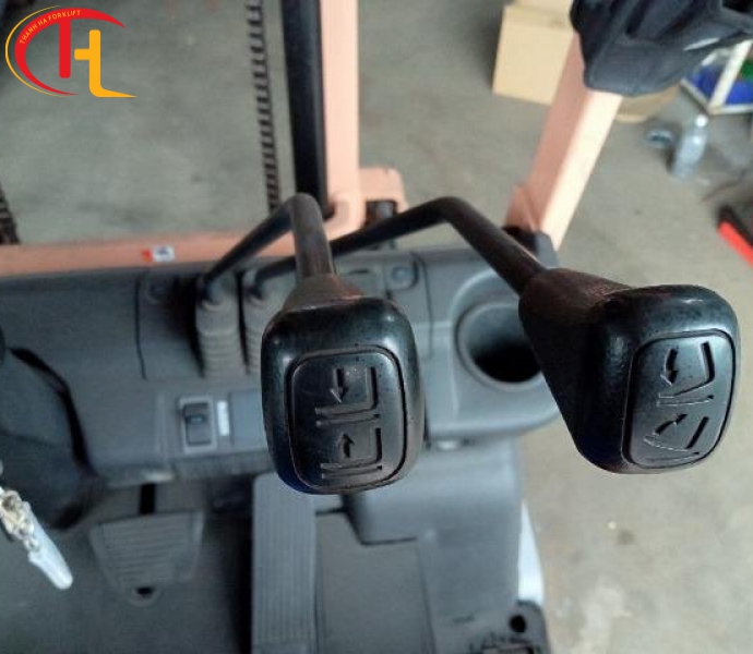 XE NÂNG ĐIỆN NGỒI LÁI 1,5 TẤN UNICARRIERS