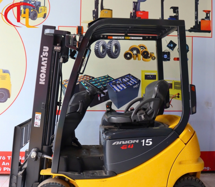 Xe nâng điện Komatsu FB15-12