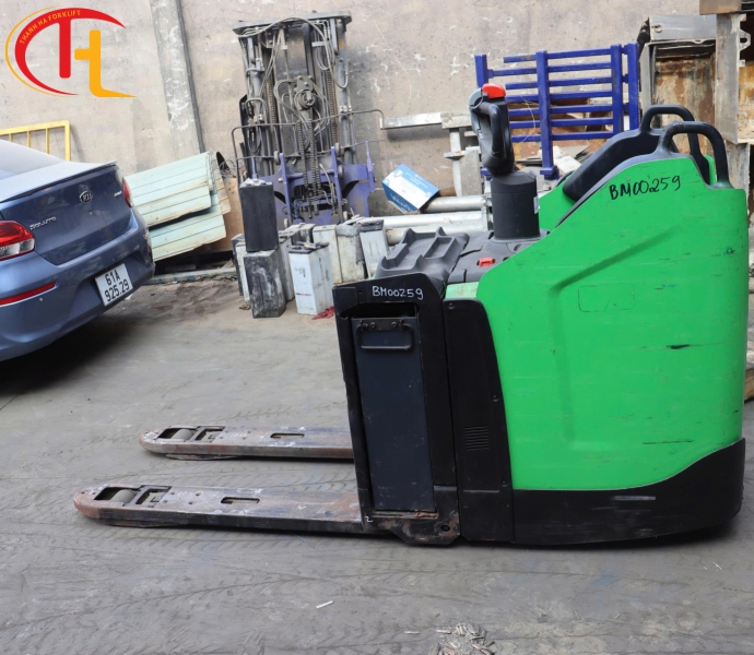 XE NÂNG ĐIỆN 2 TẤN CESAB P320