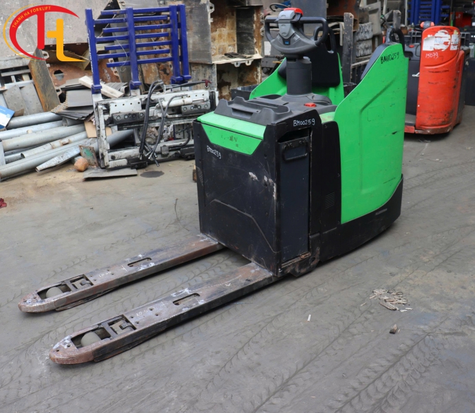 XE NÂNG ĐIỆN 2 TẤN CESAB P320