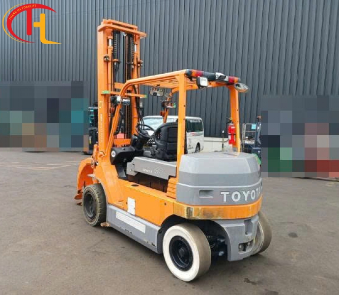 XE NÂNG ĐIỆN NGỒI LÁI TOYOTA 4 TẤN
